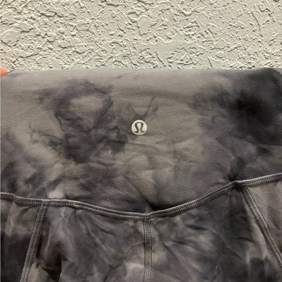 Lululemon Align High-Rise Short with Pockets 8"
Diamond Dye Pitch Grey - Picture 6 of 7